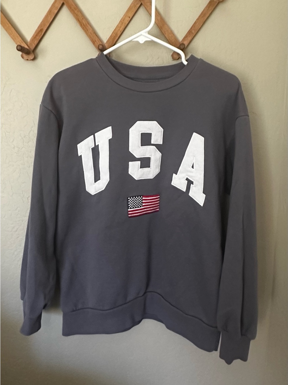 Gray USA Crewneck Sweatshirt with Flag